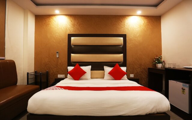 Mona Regency Hotel And Banquets by OYO Rooms