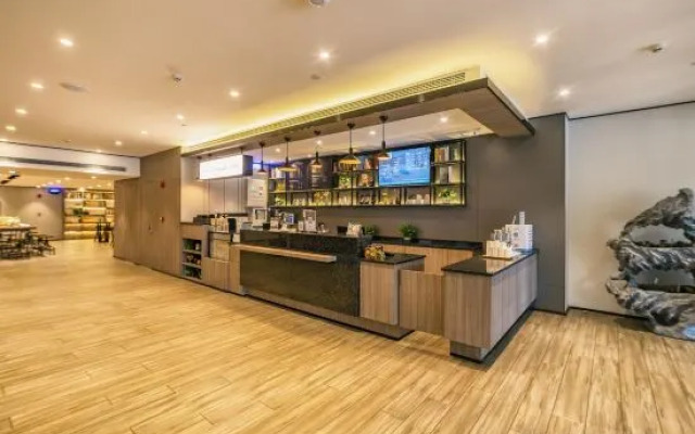 Qingdao Yingshi Hotel