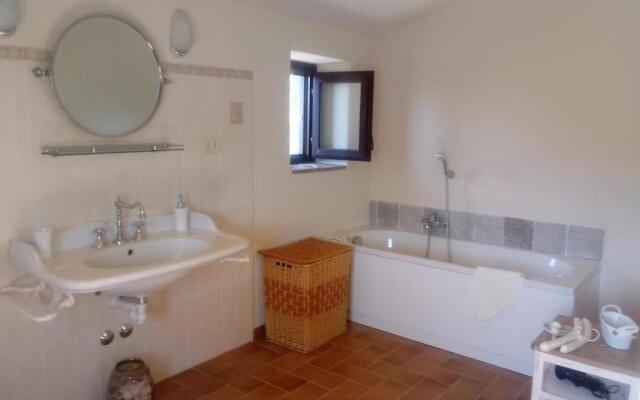 Stunning 1-bed House in Castel Cellesi, Italy