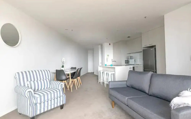 Beautiful Sky Tower View Home W/ Free Parking