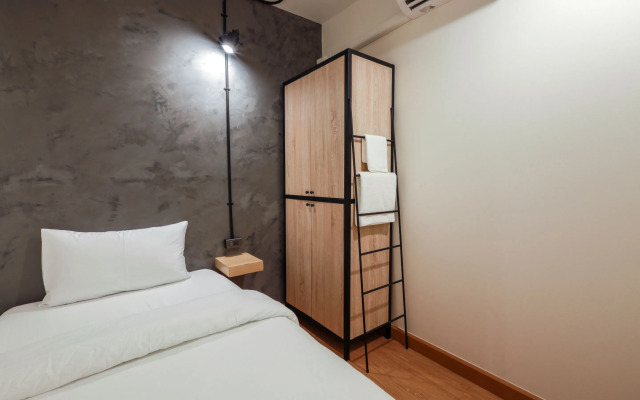 Siam Subway Hostel and Café