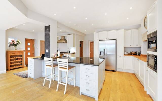 6 Bedroom Edwardian House in Bath