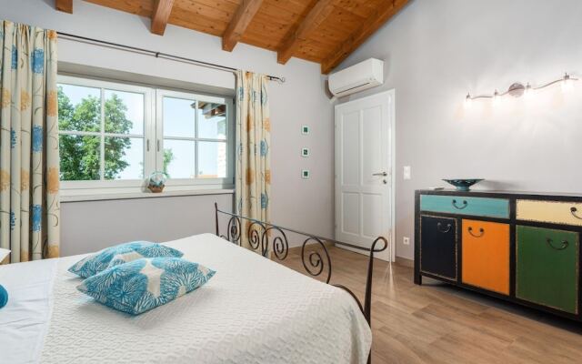 Picturesque Villa in Verteneglio With Pool