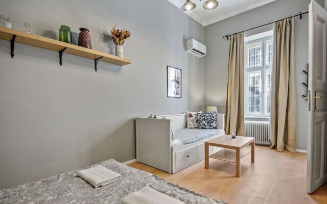 Venus Apartments - Akacfa street II