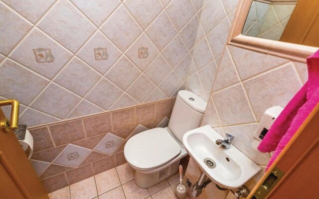 Amazing Home in Icici With Wifi and 2 Bedrooms