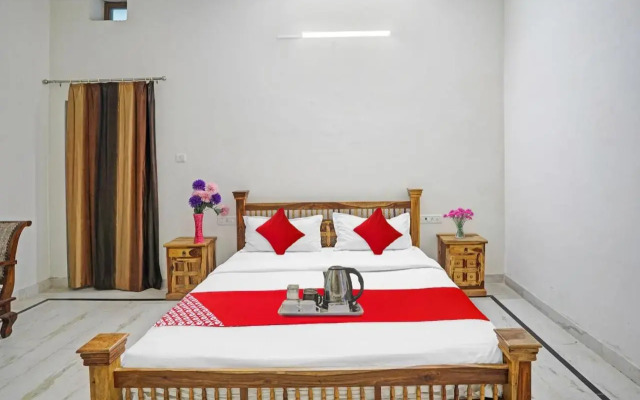 OYO Flagship 70101 The Royal Bharti Hotel