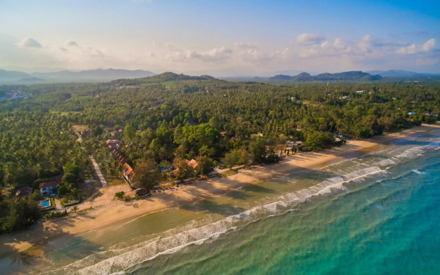 Coral Hotel Bangsaphan