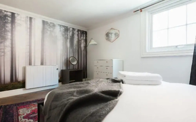 The Historic Gem - Sleek & Central 3bdr Maisonette