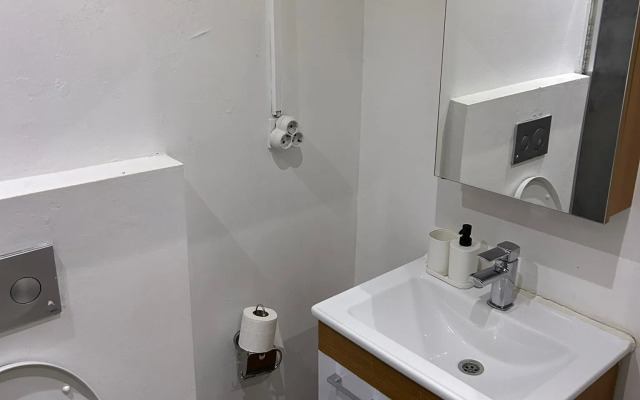 The Nar Suit & Apart