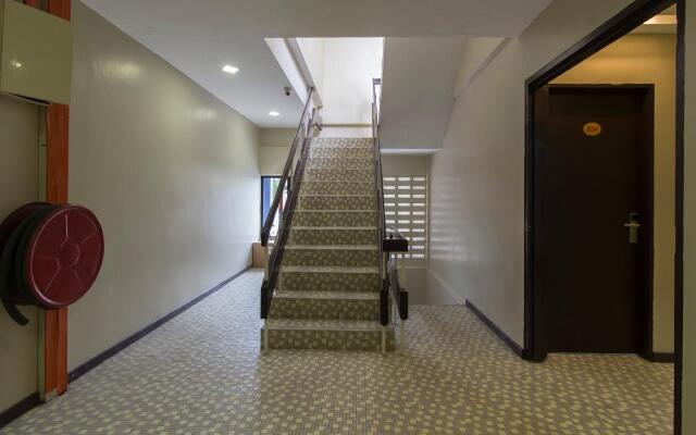 OYO 1136 PD Star Hotel