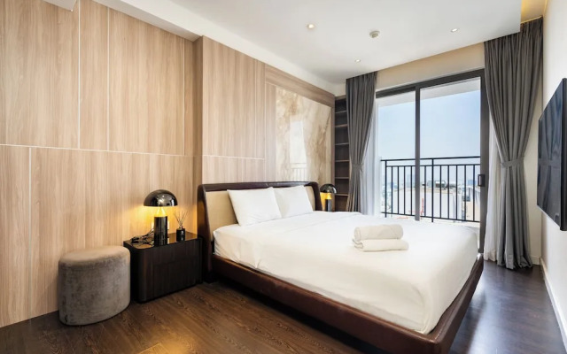 REM Rivergate Garden Pool Signature Apartments