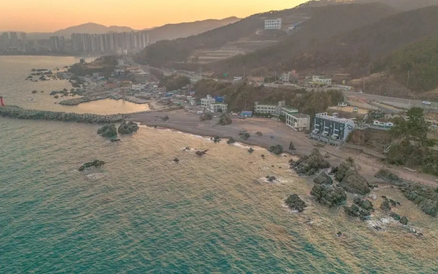 Gyeongju Blue21 Poolvilla Pension