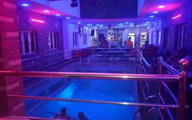Chrisolik Hotel