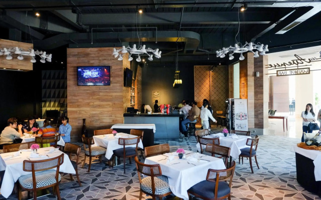 Java Paragon Hotel and Residences