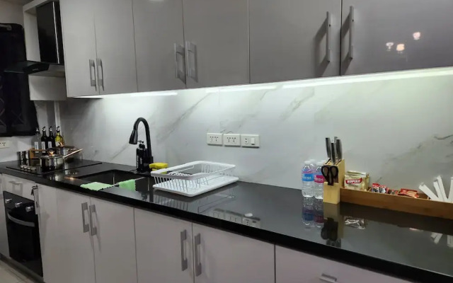 Kandi Suites 2BR with private Jacuzzi