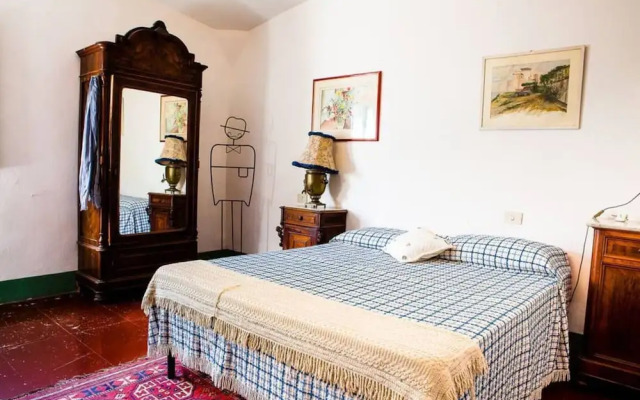 Captivating 3-bedroom Apartment in Certaldo