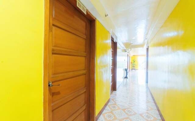 RedDoorz near Golden Sarok Shrine