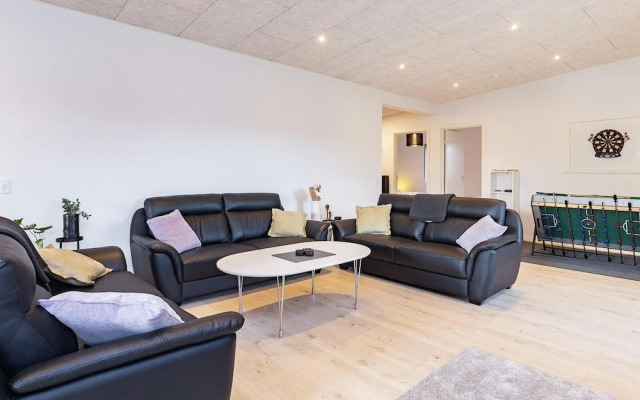 9 Person Holiday Home in Vaeggerlose