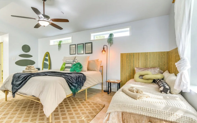 Retro-tropical Pensacola Home - 3 Mi to Downtown!