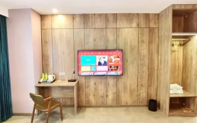 Sutian Homestay (Yuncheng Dongxing Upward Plaza)