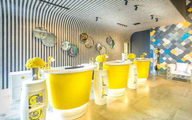 YELLO Hotel Harmoni Jakarta
