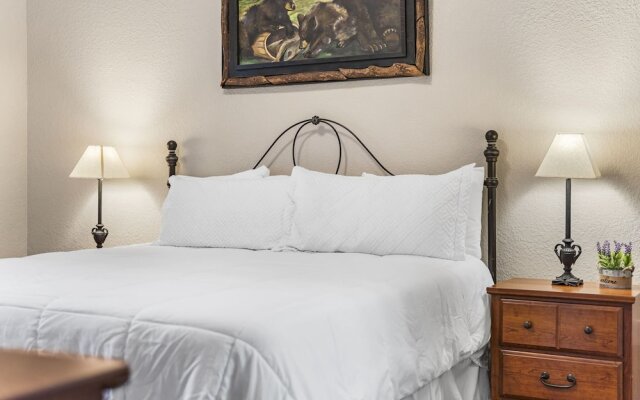 Cozy Family Resort Getaway