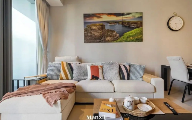 Stylish Marina-front 2BR Near Top Attractions