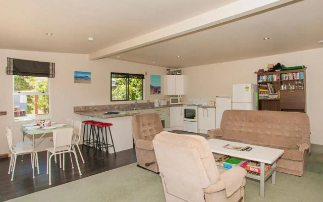 Hetherington Haven - Whangamata Holiday Home