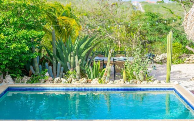 ◥ Caribbean Oasis with Tropical Garden & Pool ◤