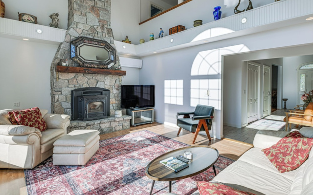 Acadia Adventure Base: 4,500-sq-ft Group Getaway