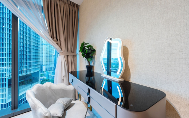 Moonway Luxury Suites At Eaton Residence