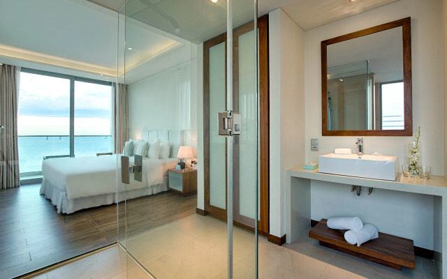 A La Carte Da Nang Beach