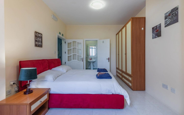 Fantastic 3 Bedroom Duplex Penthouse with Terrace