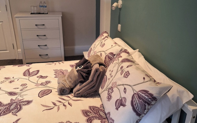 Room-comfortable Spacious Double Ensuite