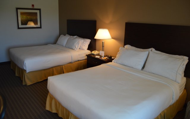 Holiday Inn Express & Suites Winner, an IHG Hotel