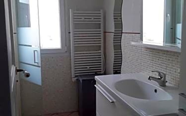 Chambre lit double proche du circuit