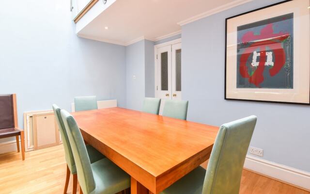 Spacious 3 Bedrooms House in Central London