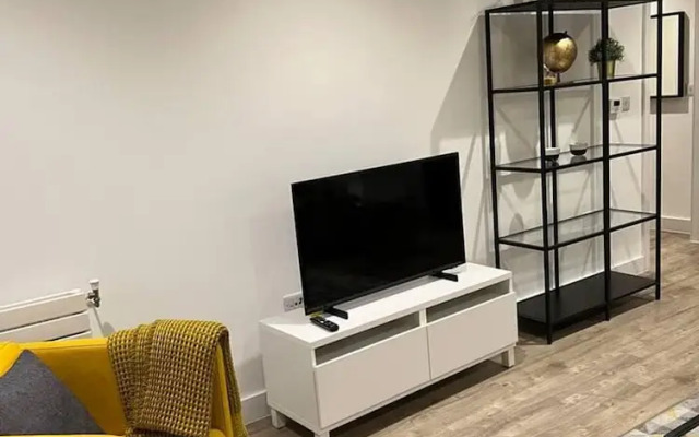 Modern 1 Bed Flat Near Station and City
