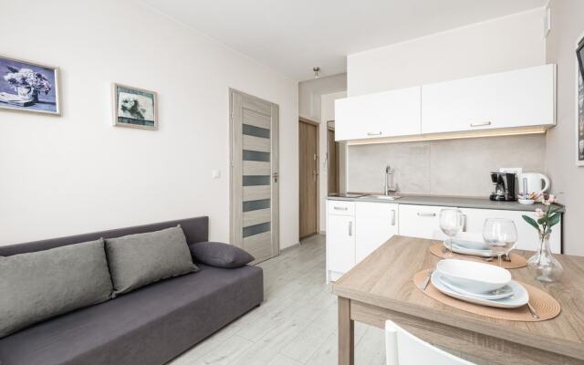 Nadbrzeżna Apartment by Renters