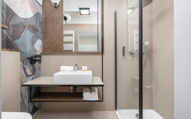 Blue Seashell Studio by Renters