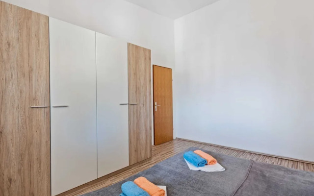 Modern Apartment in Vir With Balcony