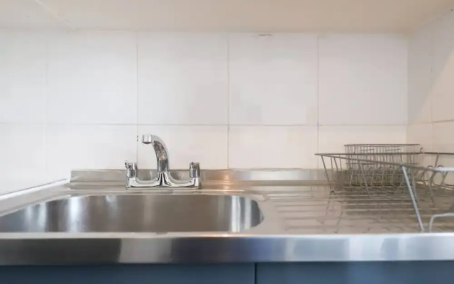 Fantastic Central Apartment With Balcony in Fitzrovia