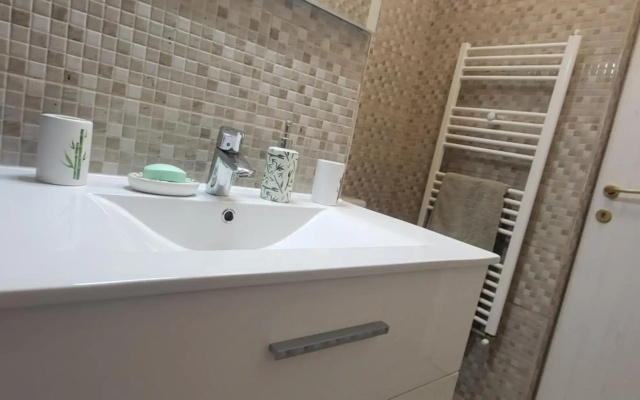 Etaj 4 fără lift. Garsoniera moderna, bloc nou