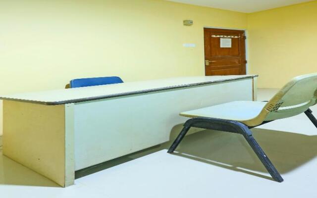 SPOT ON 91343 Kartika Guest House SyariahNearPantai Stres