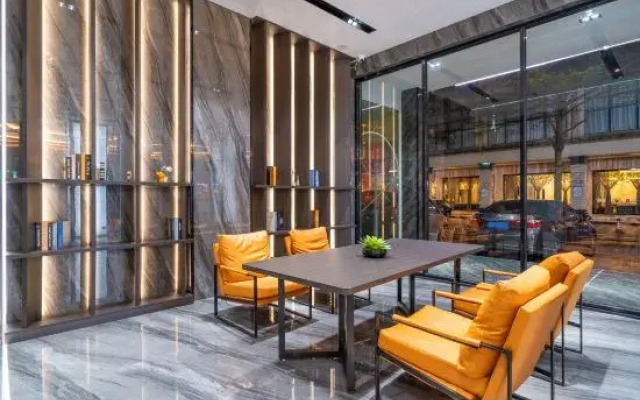 Manhattan Hotel (Guigang Life Harbor High-speed Railway Station)