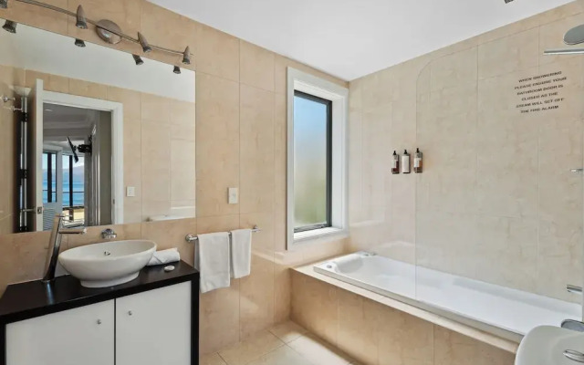 6-Bedroom Penthouse Apartment - The Beacon