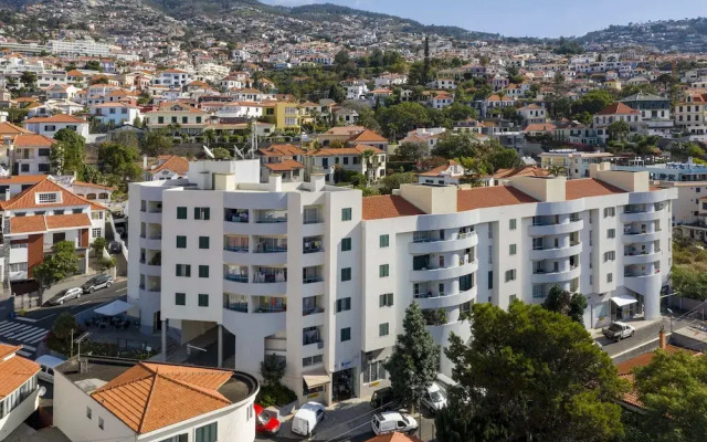 Alegria I, Overlooking the bay of Funchal