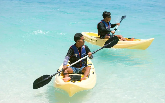 Mari Mari Backpackers Lodge, Mantanani Island