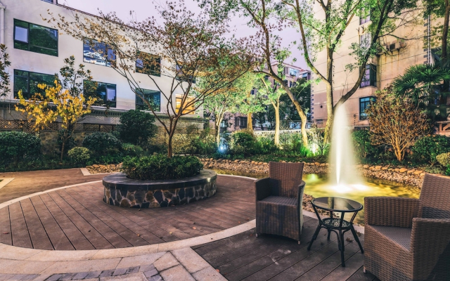 Atour Hotel Railway Station Dalian