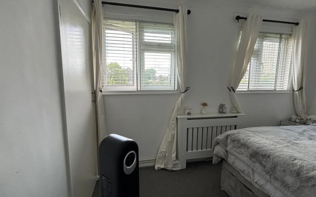 Romford Cozy Retreat